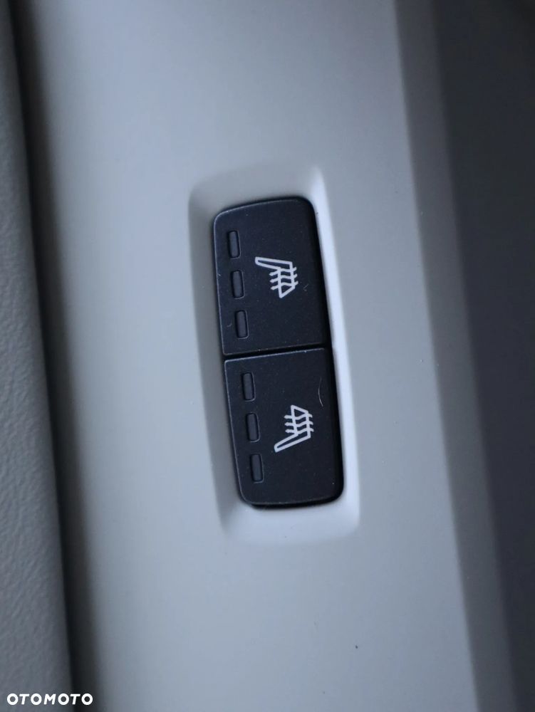 Volvo XC 60 B4 D AWD Plus Dark - 14