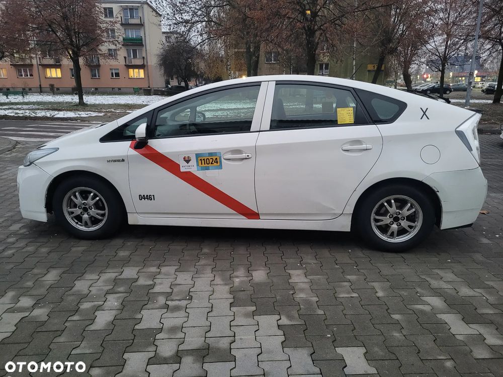 Toyota Prius (Hybrid) - 5