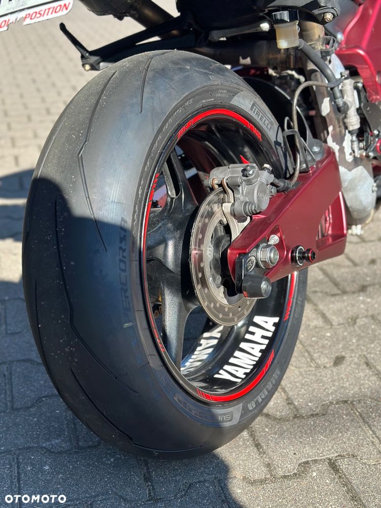 Yamaha R1 - 5