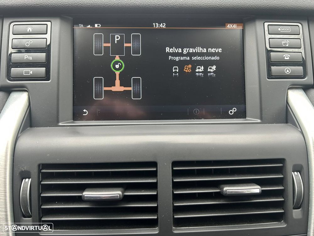 Land Rover Discovery Sport 2.0 TD4 HSE Auto - 28