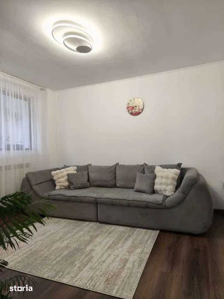 Apartament cu balcon, 2 camere, lift, aproape de facilități — fotografia 1