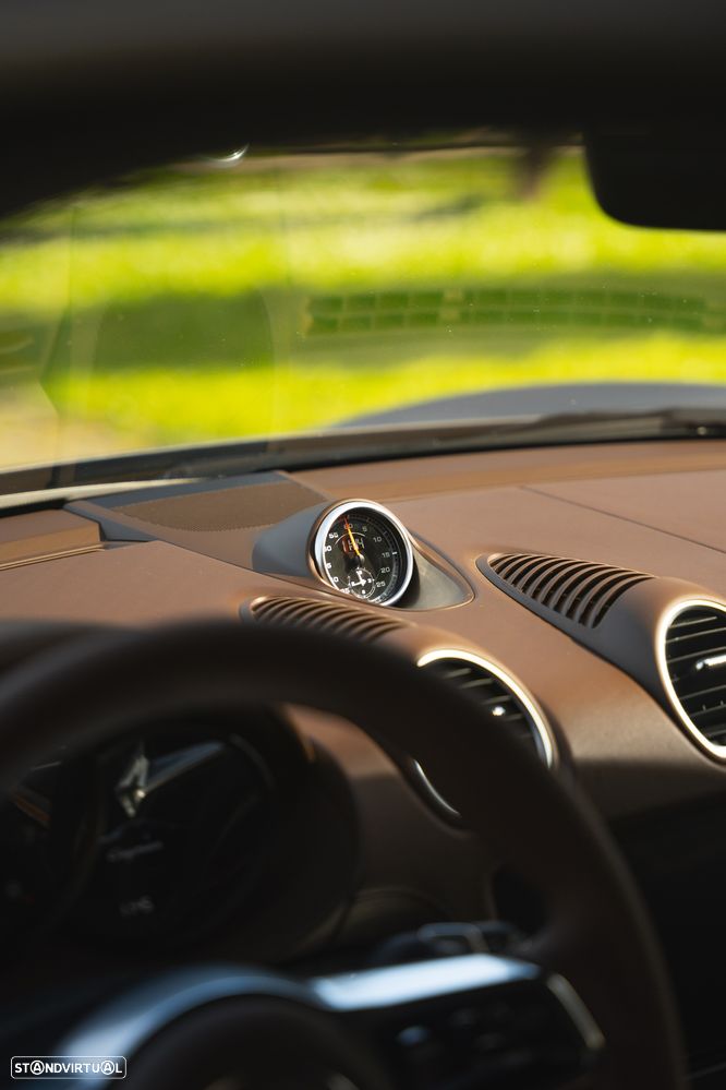 Porsche 718 Cayman - 11