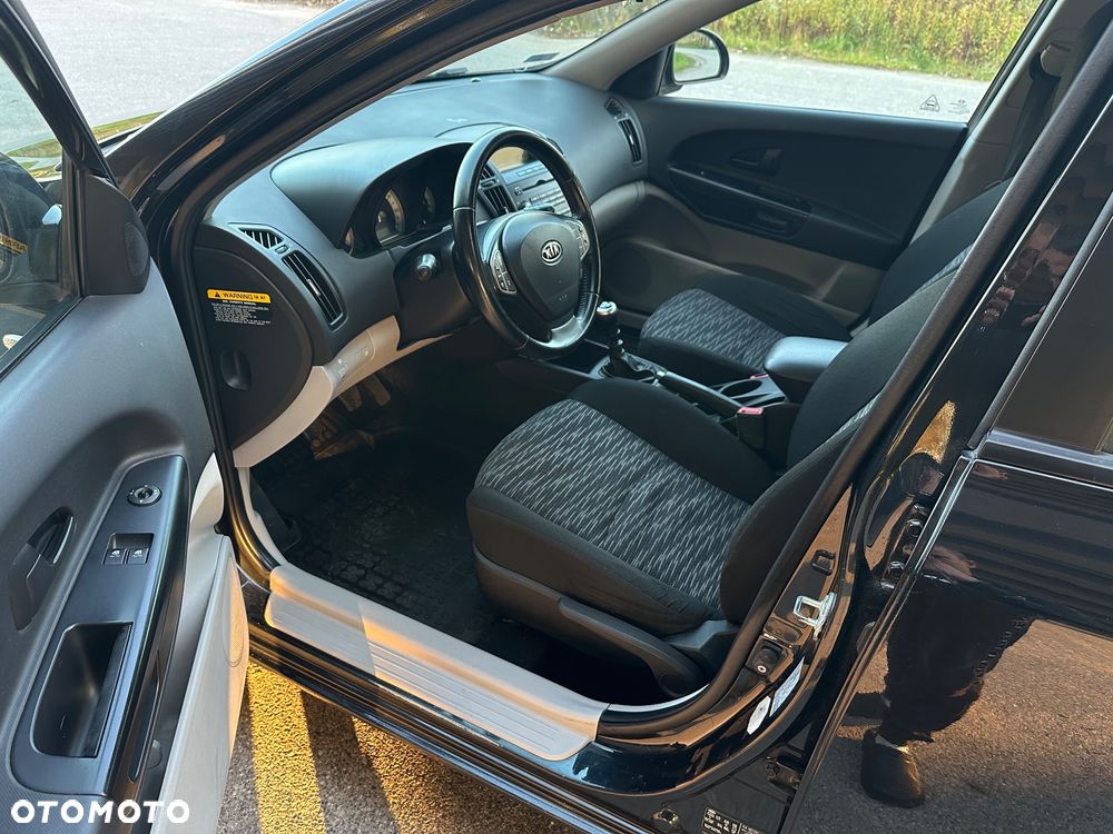 Kia Ceed 1.6 Comfort + - 26