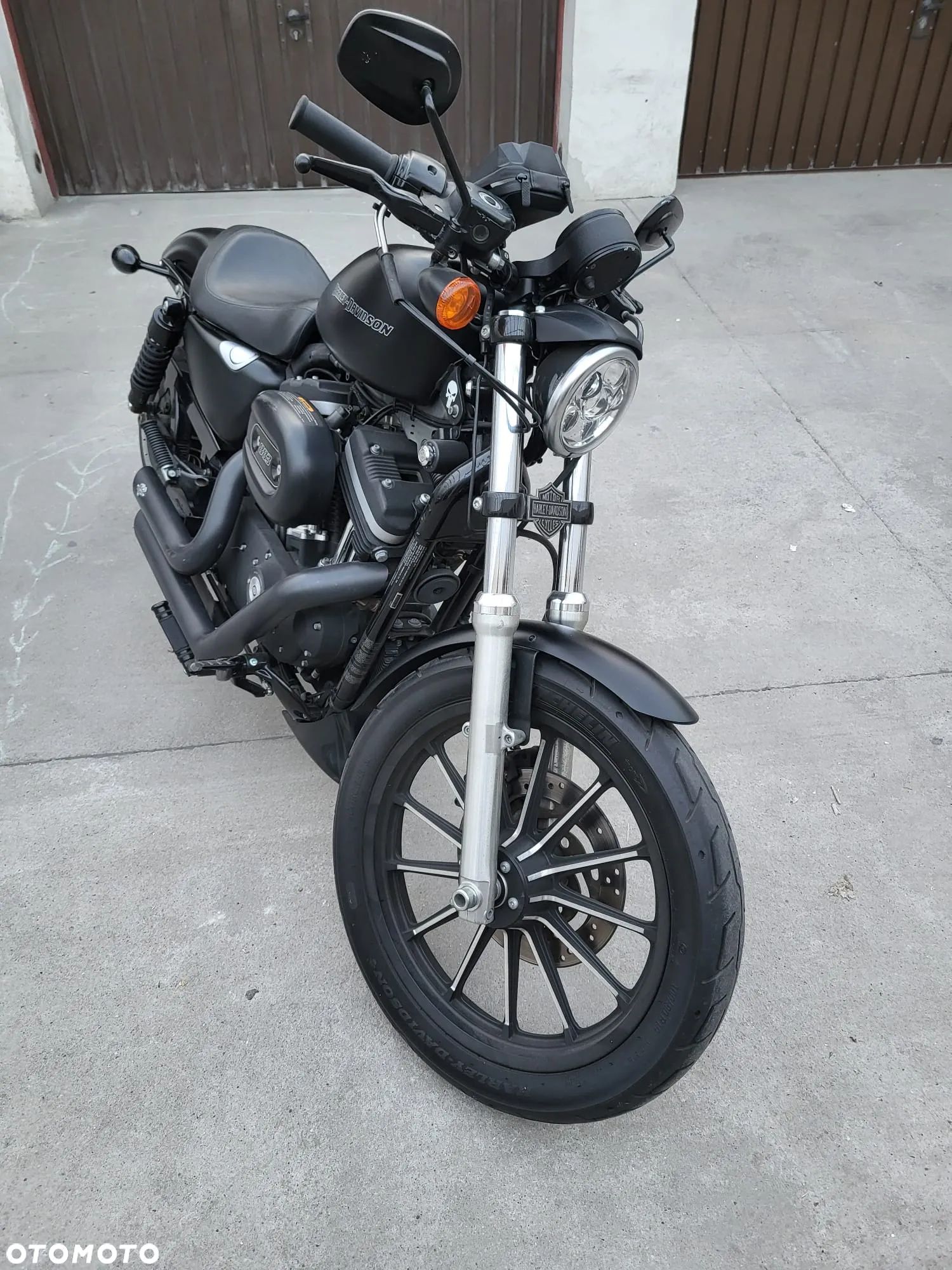 Harley-Davidson Sportster Custom 883C - 1