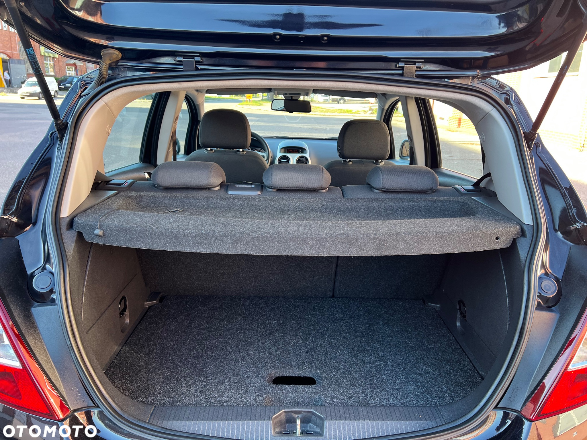 Opel Corsa 1.4 16V Cosmo - 28