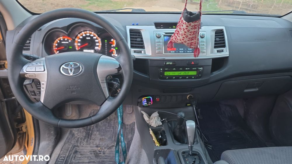Toyota Hilux 4x4 Cabina Dubla Style+ Aut. - 6