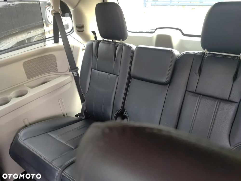 Lancia Voyager 2.8CRD Platinum - 28