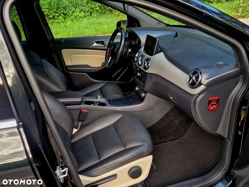 Mercedes-Benz Klasa B 250 7G-DCT Urban - 16