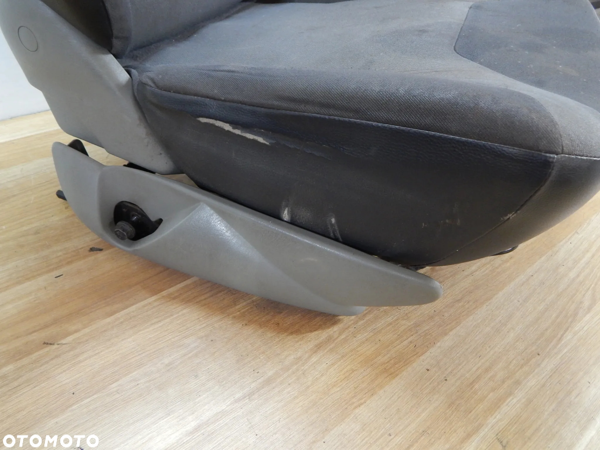 Fotel prawy pasażera Renault Trafic II Vivaro Primastar 01-14 podłokietnik Łuków części - 5
