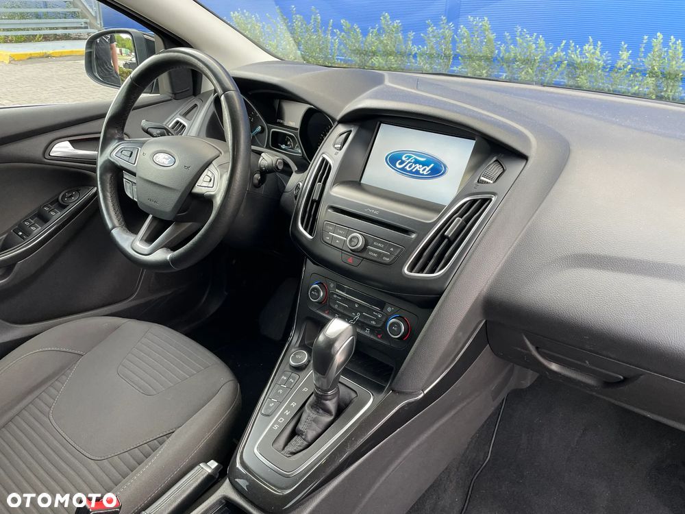 Ford Focus - 32