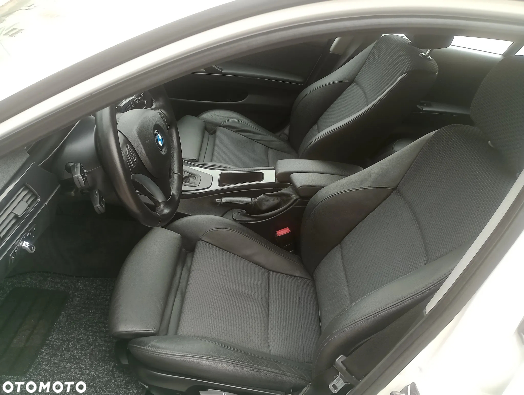 BMW Seria 3 320d xDrive DPF Touring - 22