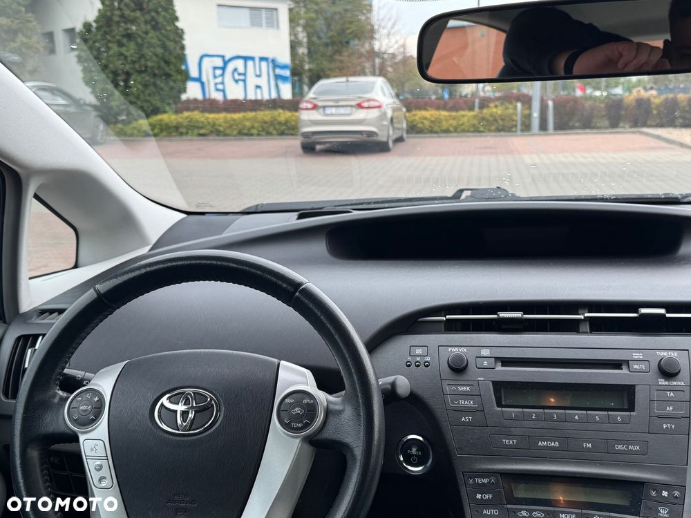 Toyota Prius ver--hybrid- - 8