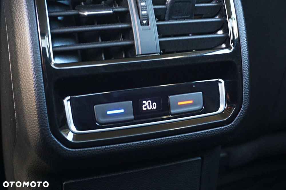 Volkswagen Passat - 12