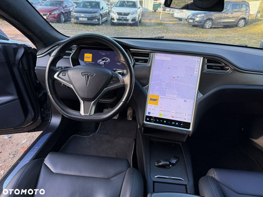 Tesla Model S - 8