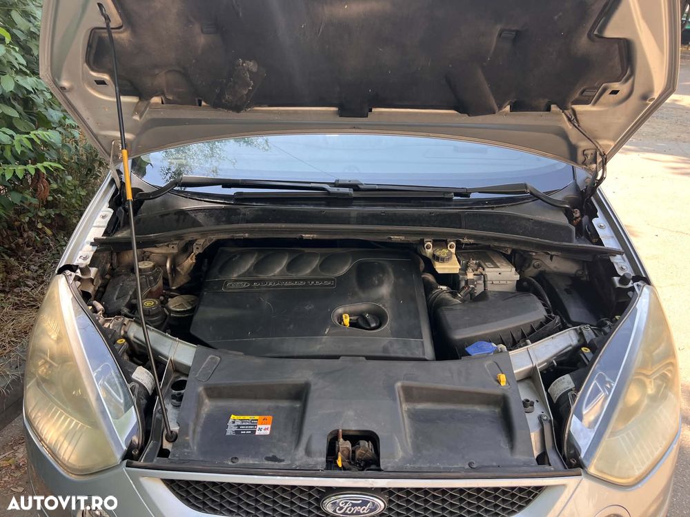 Ford S-Max - 13