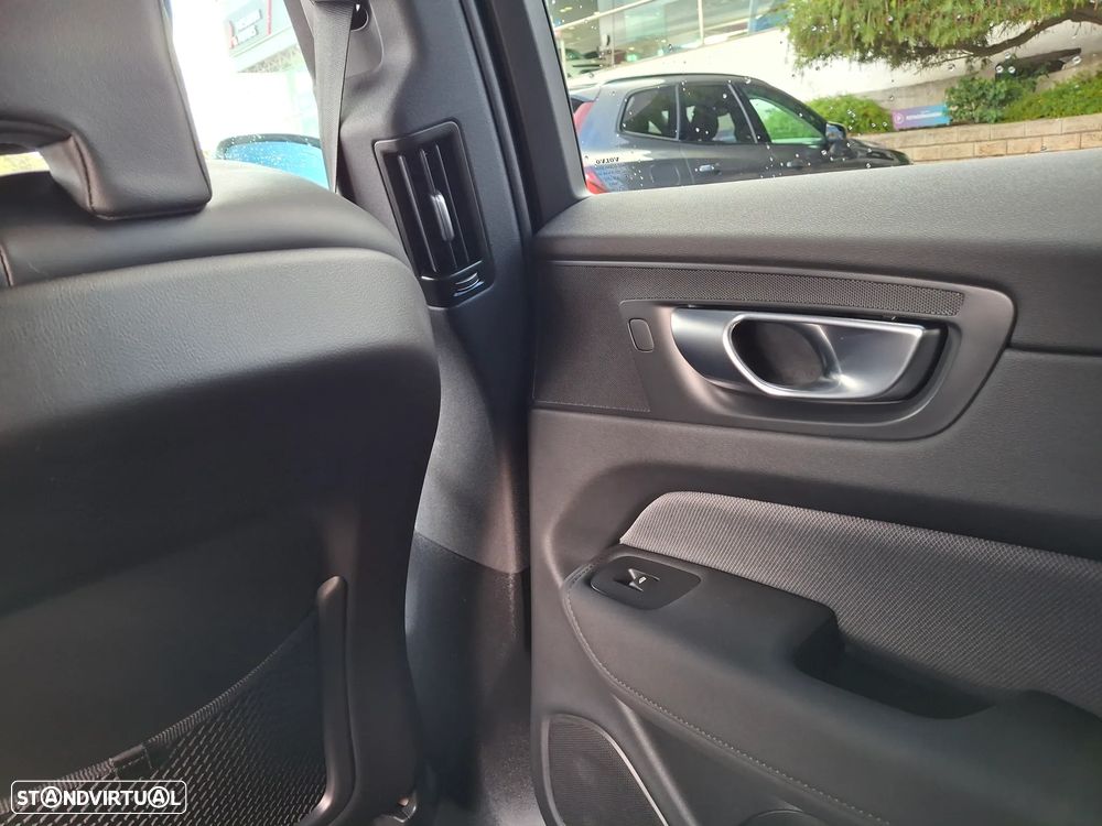 Volvo XC 60 2.0 T6 PHEV Black Edition AWD - 17