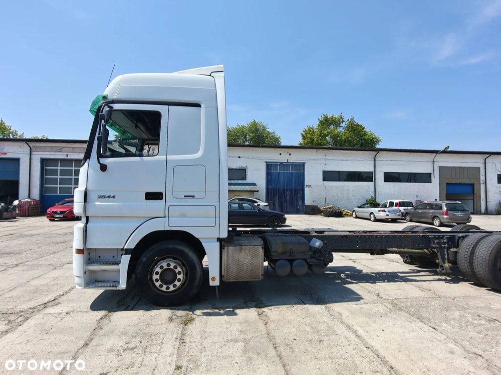 Mercedes-Benz Actros 2544L 6x2 - 6