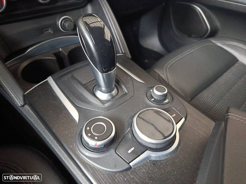 Alfa Romeo Stelvio 2.2 D Super AT8 - 19