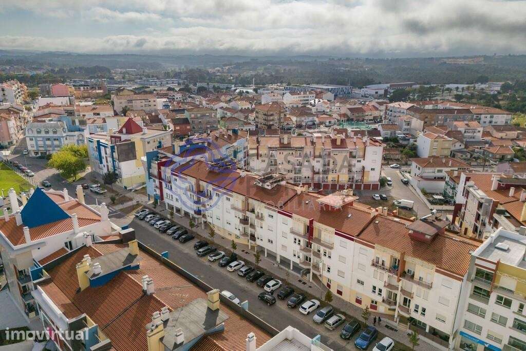 ✨ A Sua Oportunidade Única: Espaçoso T2 com Garagem Fechada nas Caldas - Grande imagem: 2/33