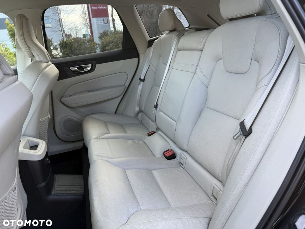 Volvo XC 60 T6 Plug-In Hybrid AWD Inscription - 30