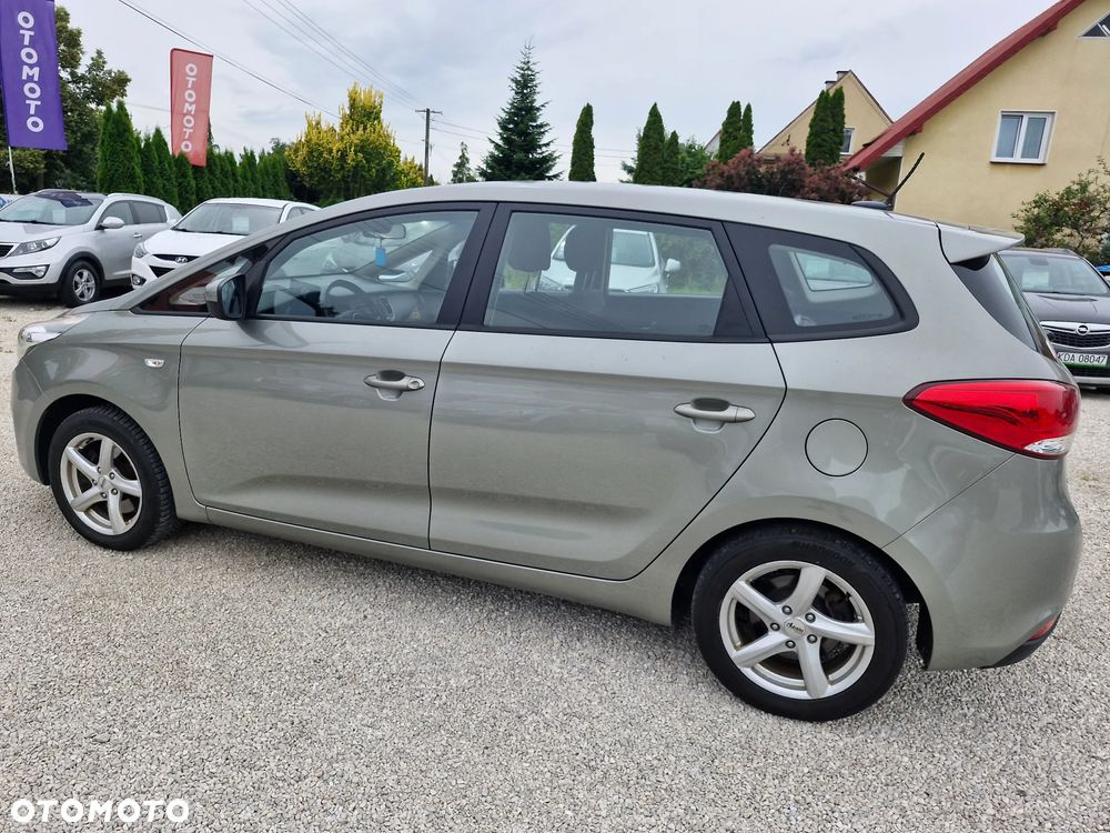 Kia Carens - 5