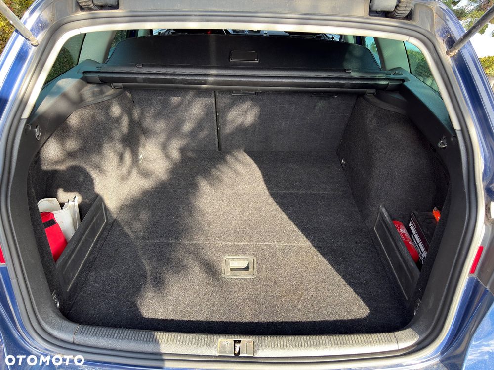 Volkswagen Passat - 11