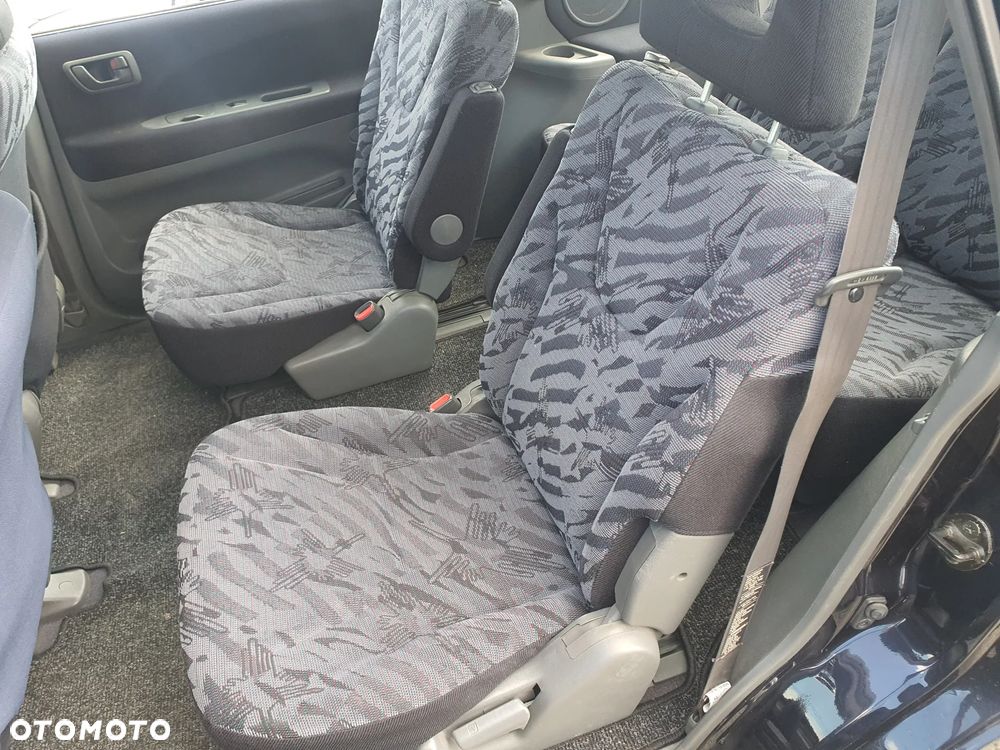 Mitsubishi Space Wagon 2.4 GDI Family - 16