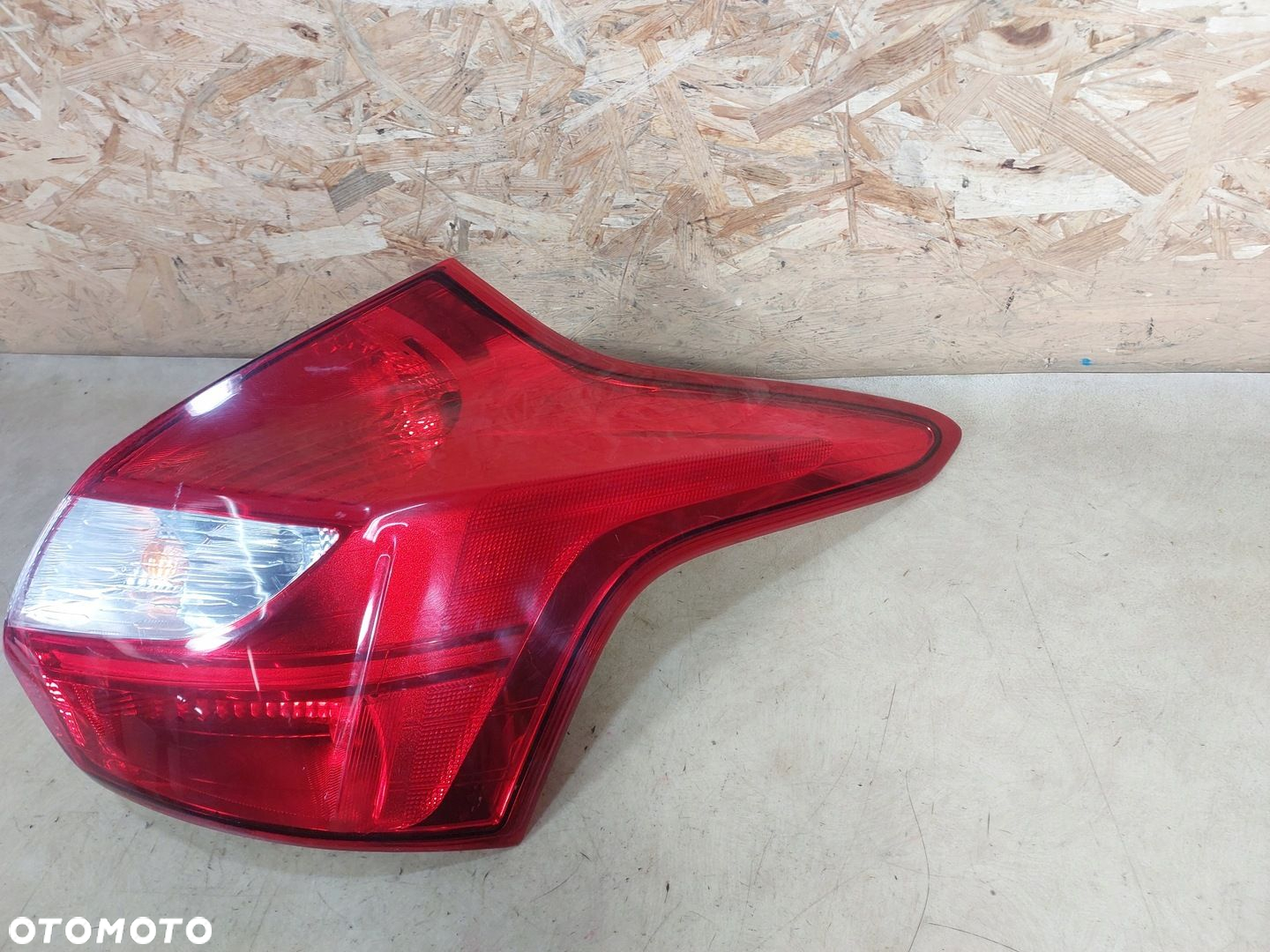 FOCUS MK3 HB LAMPA PRAWY TYŁ 11-13 - 3