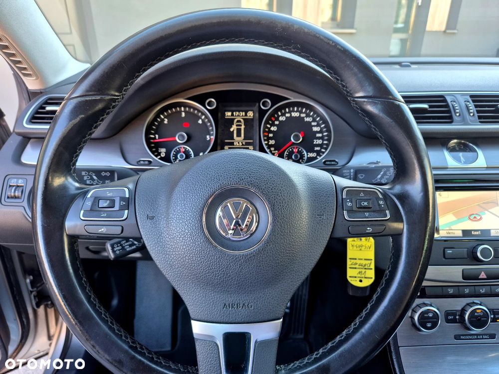 Volkswagen Passat 1.6 TDI BlueMotion Technology Comfortline - 24