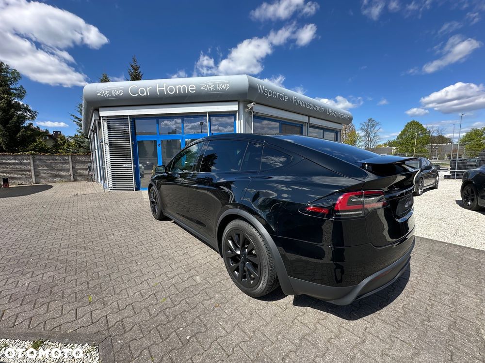 Tesla Model X - 11