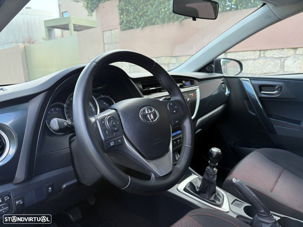 Toyota Auris 1.4 D-4D Comfort+Pack Sport - 6
