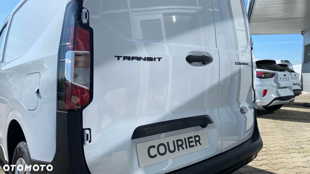 Ford Transit Courier - 21