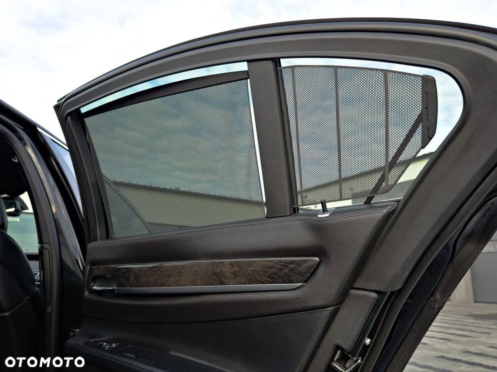 BMW Seria 7 740d - 33