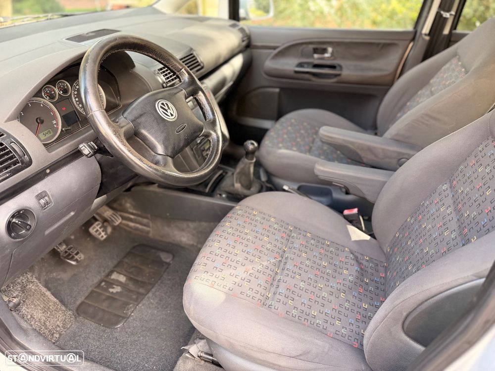 VW Sharan 1.9 TDI Comfortline Family - 12
