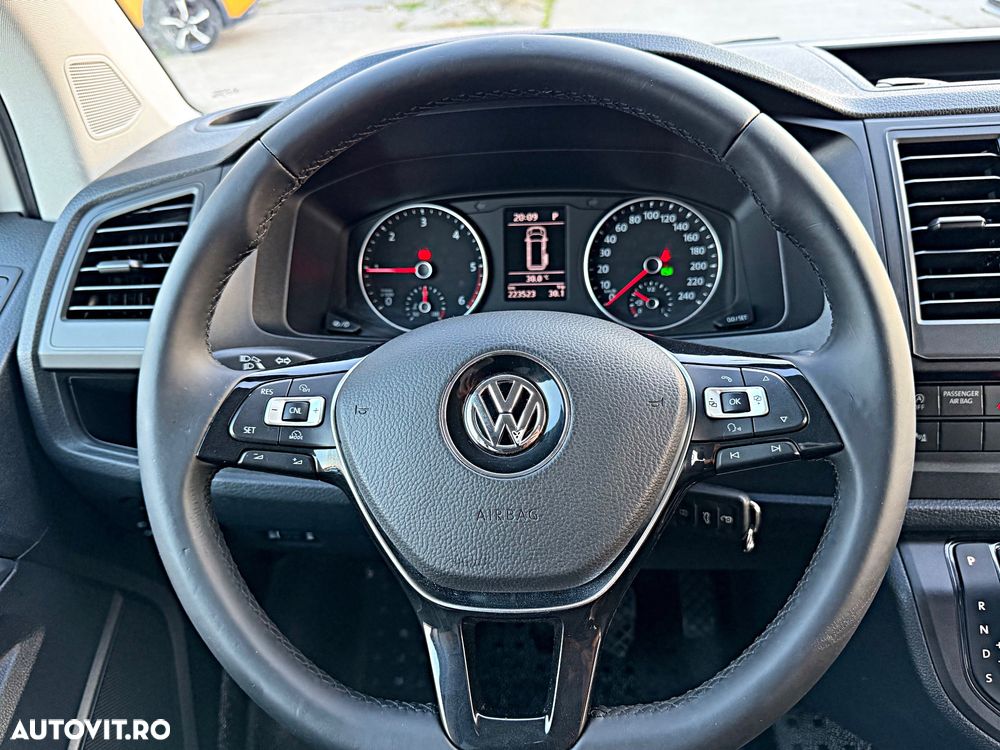 Volkswagen Caravelle KR Comfortline DSG - 24