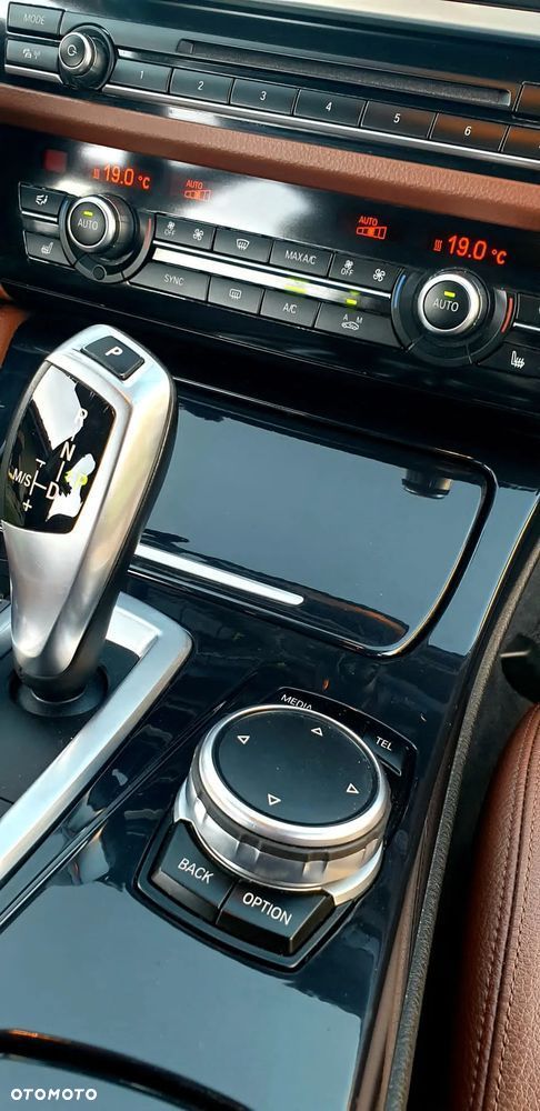 BMW Seria 5 518d - 27