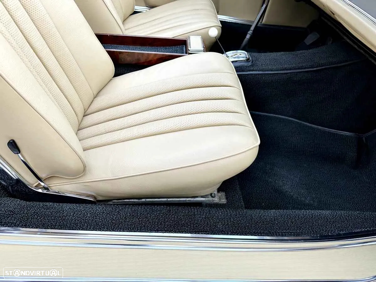Mercedes-Benz 230 - 29