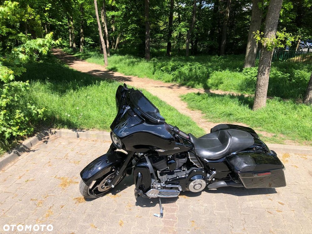Harley-Davidson CVO Street Glide - 13