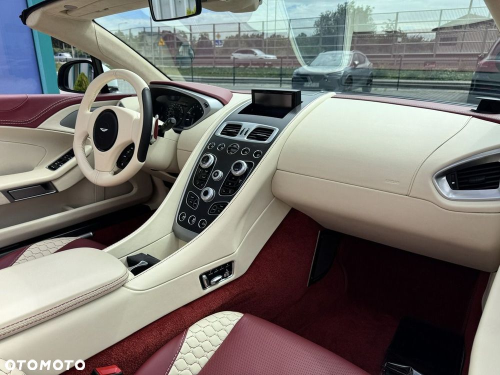 Aston Martin Vanquish - 21