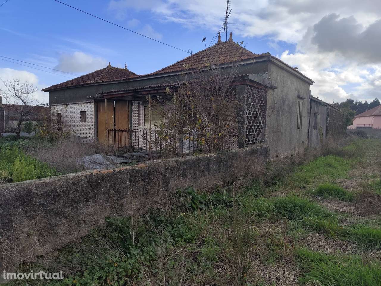 Moradia para Restaurar com Terreno – Excelente Potencial Construtivo - Grande imagem: 2/7