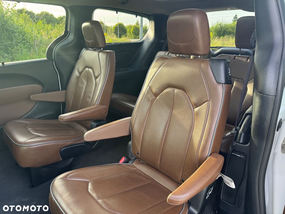 Chrysler Pacifica - 36