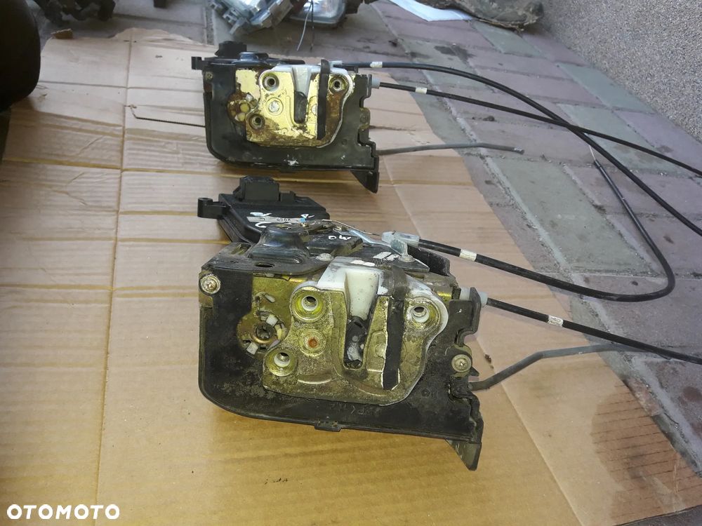 Mazda RX-8  Zamek drzwi prawy przód przedni Europ - 3