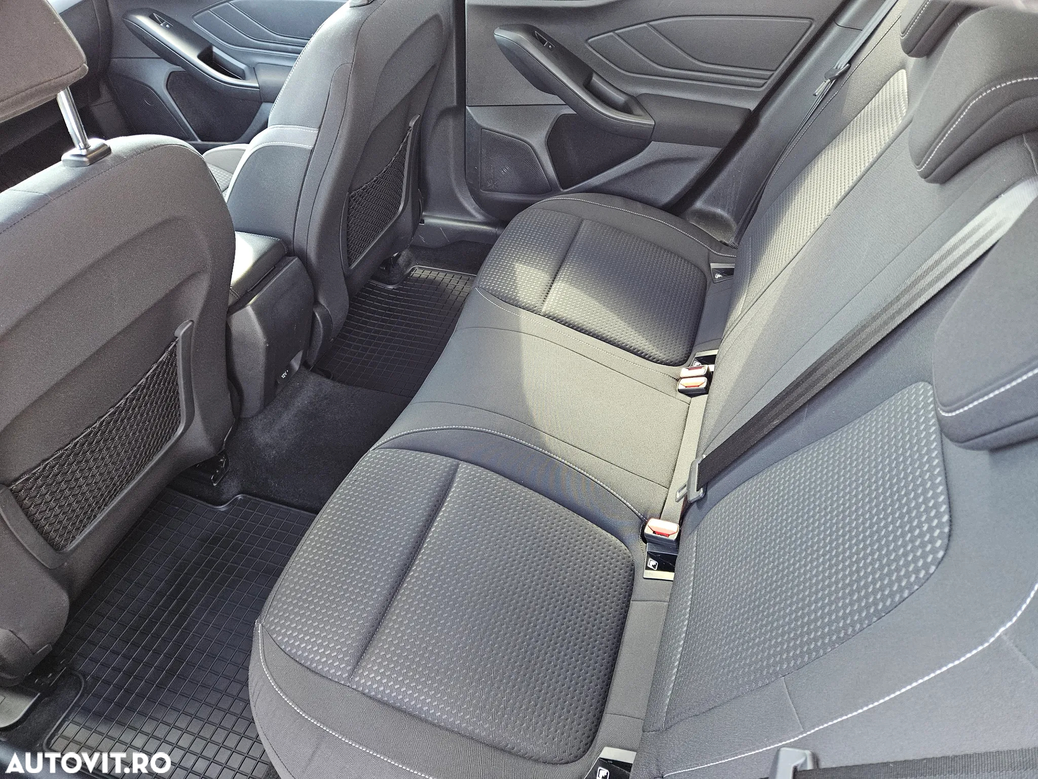Ford Focus 1.5 EcoBlue Start-Stopp-System Aut. ACTIVE DESIGN - 17
