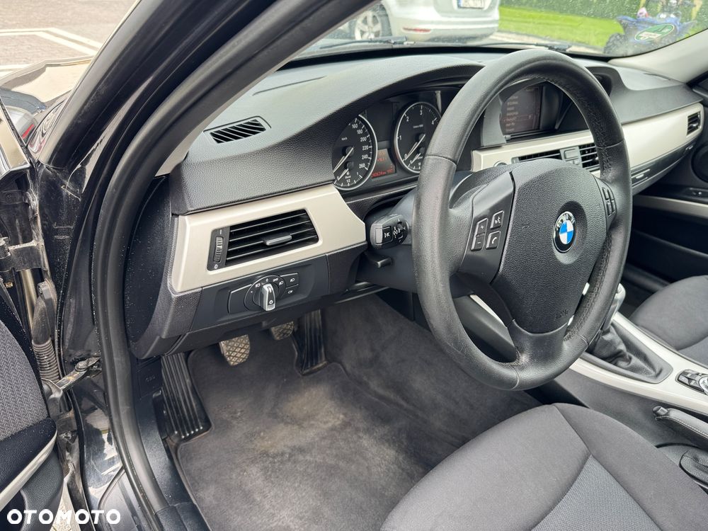BMW Seria 3 318d - 19