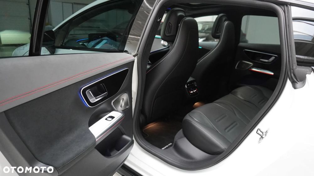 Mercedes-Benz EQE AMG 43 90.5kWh 4-Matic - 11
