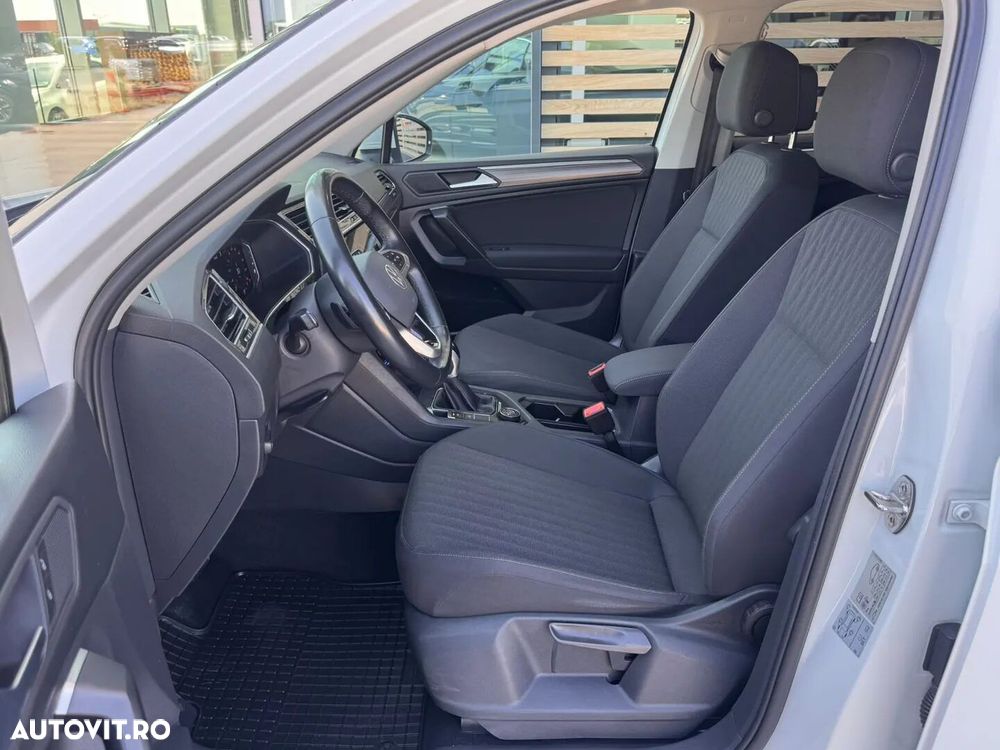 Volkswagen Tiguan - 12