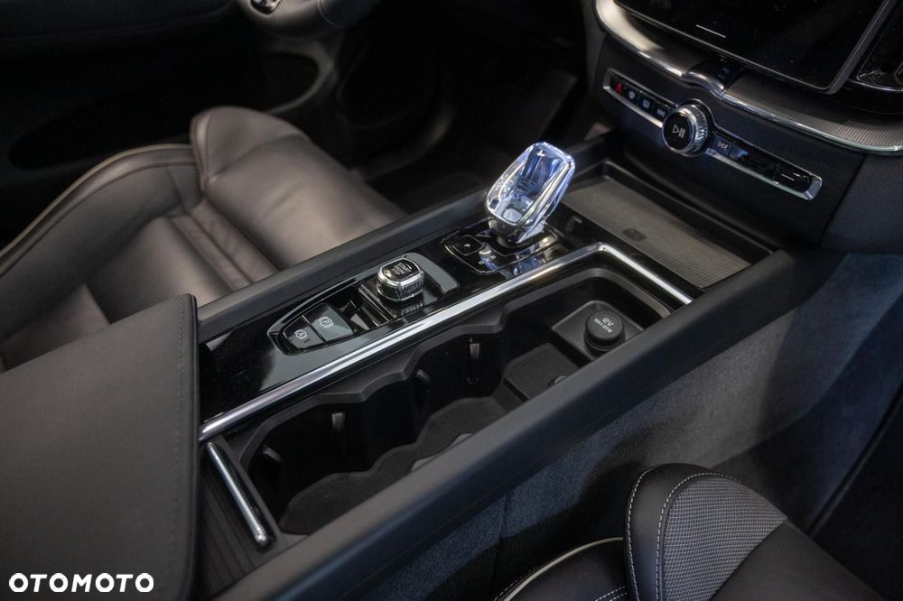 Volvo XC 60 B5 B AWD Plus Black Edition - 39