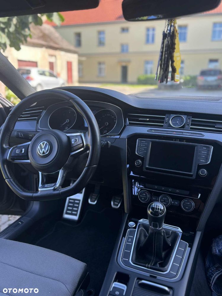 Volkswagen Passat - 8