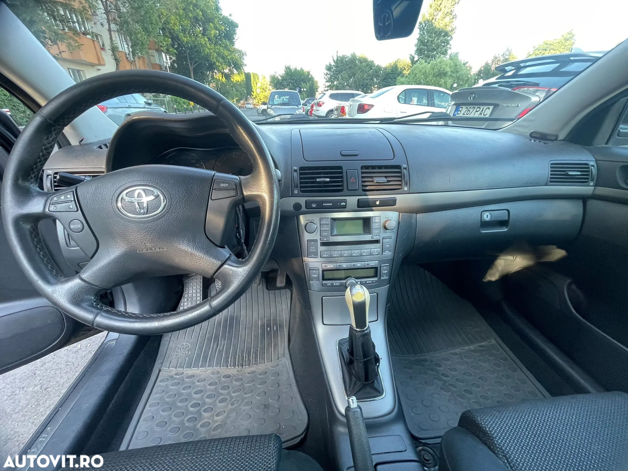 Toyota Avensis 1.6 Sedan Terra - 23