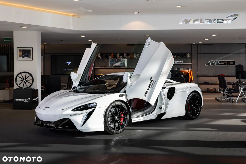 McLaren Artura - 1